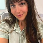 Laureata in economia e commercio, lavoro in banca anche come consulente, impartisco lezioni nel tempo libero